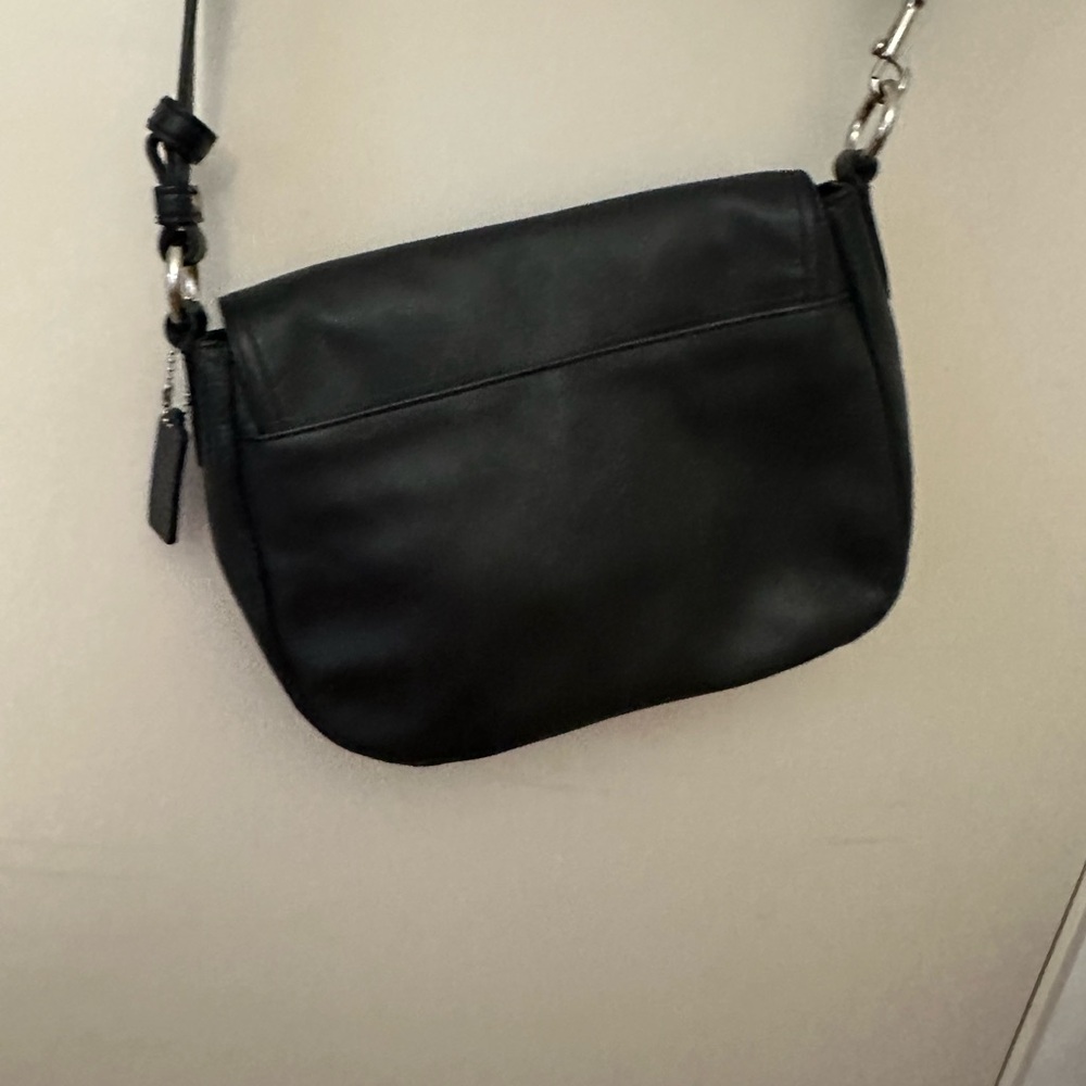 Elegant Coach Black Leather Crossbody Bag